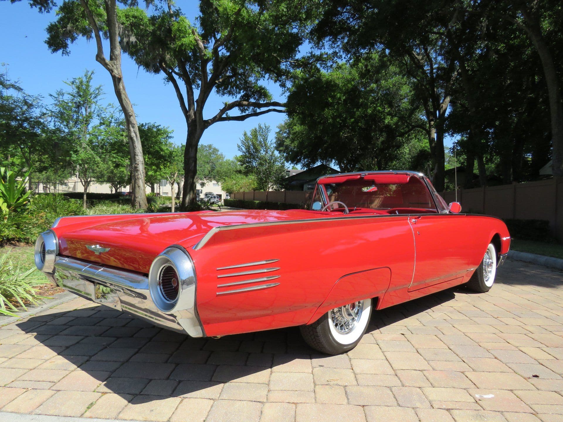 1961 Ford Thunderbird - Image 4